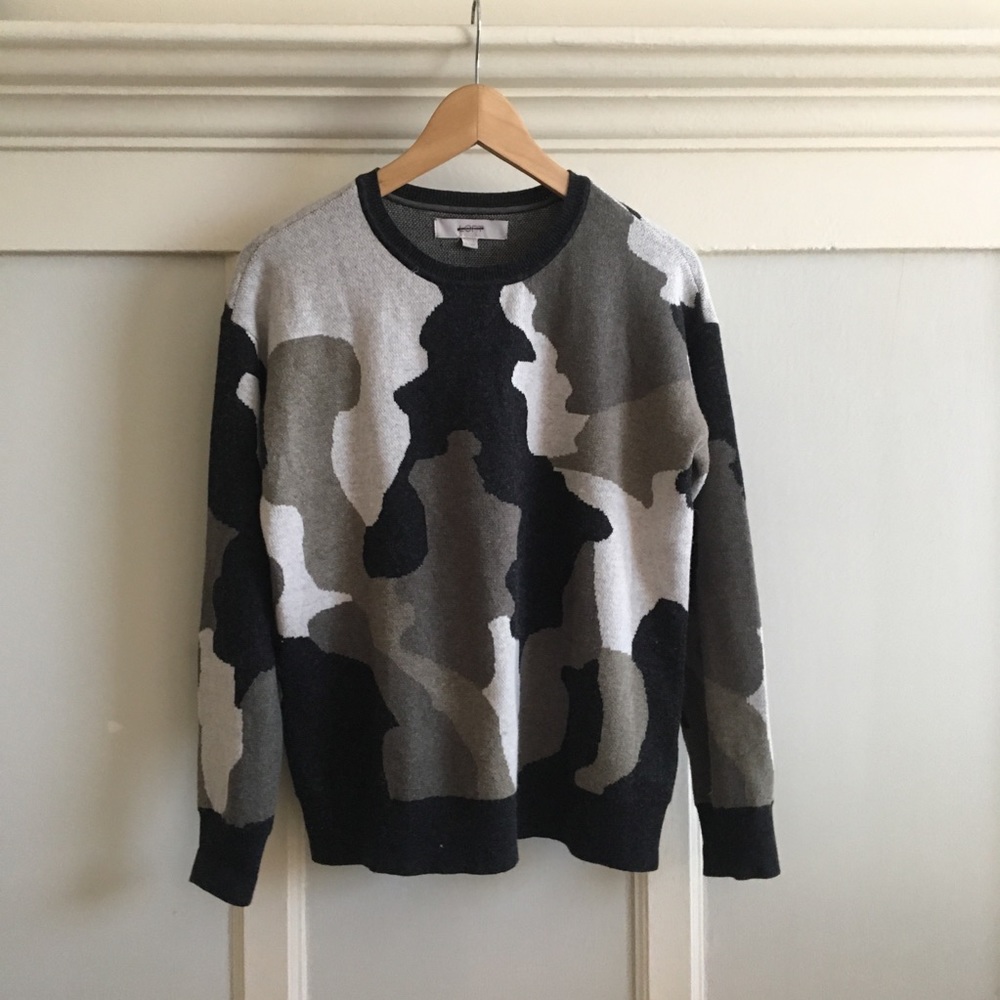 LOFT grayscale cow / camouflage print sweater M